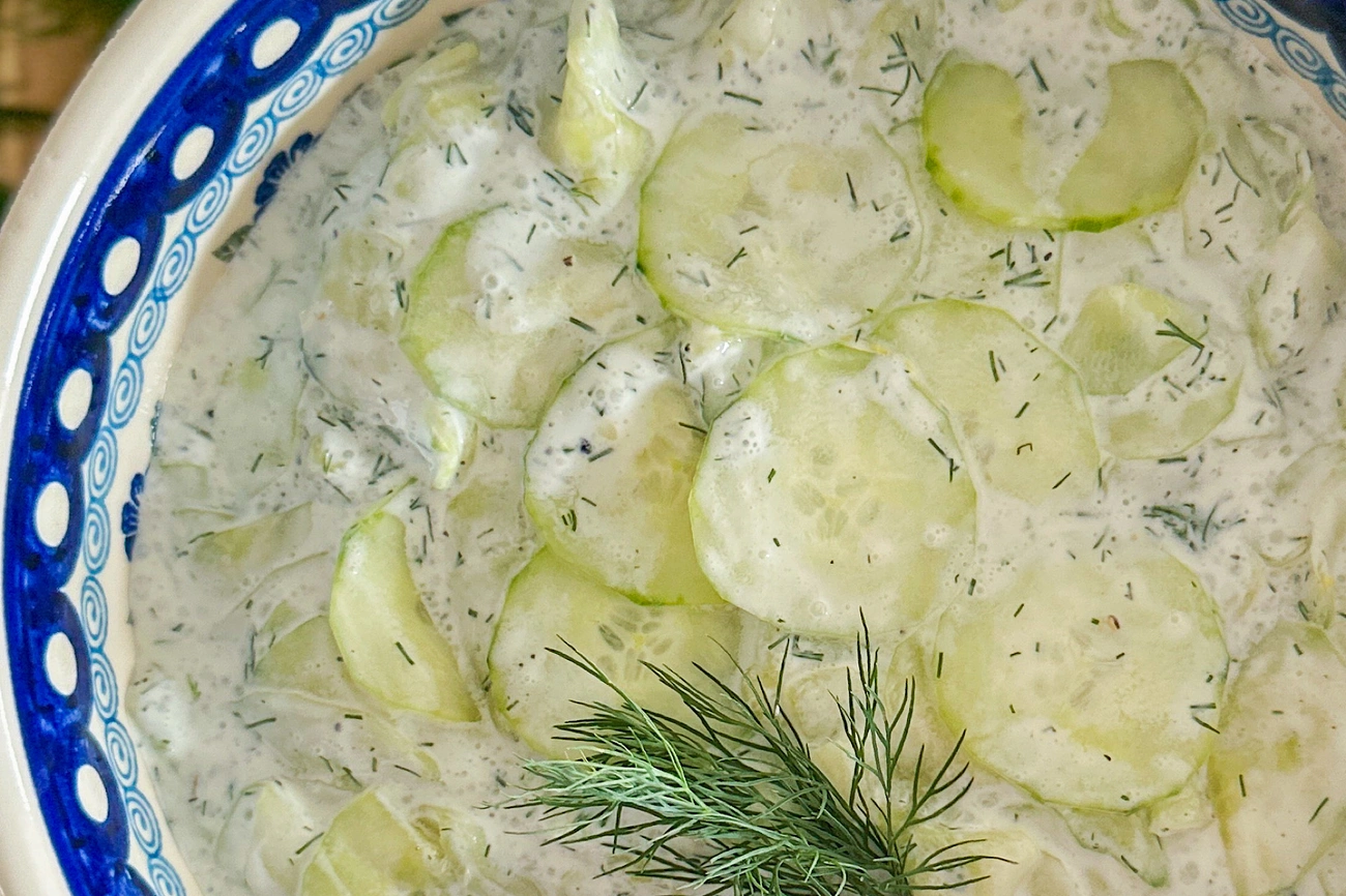Jak Zrobić Mizerię Krok po Kroku: Przepis Który Zawsze Się Udaje Jak Zrobić Mizerię Krok po Kroku: Przepis Który Zawsze Się Udaje