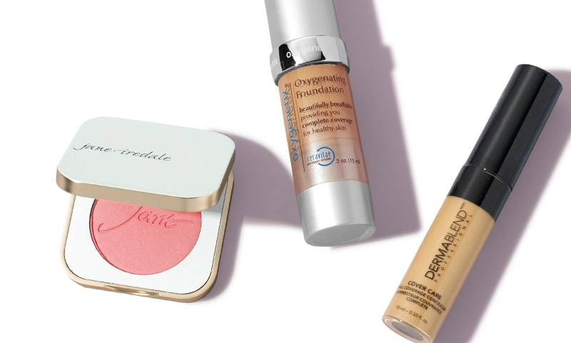 Top10 - Najlepsze Podkłady do Twarzy: Co Ukrywają Profesjonaliści? Three dermatologist-recommended makeup products including blush, foundation, and concealer on a light background.