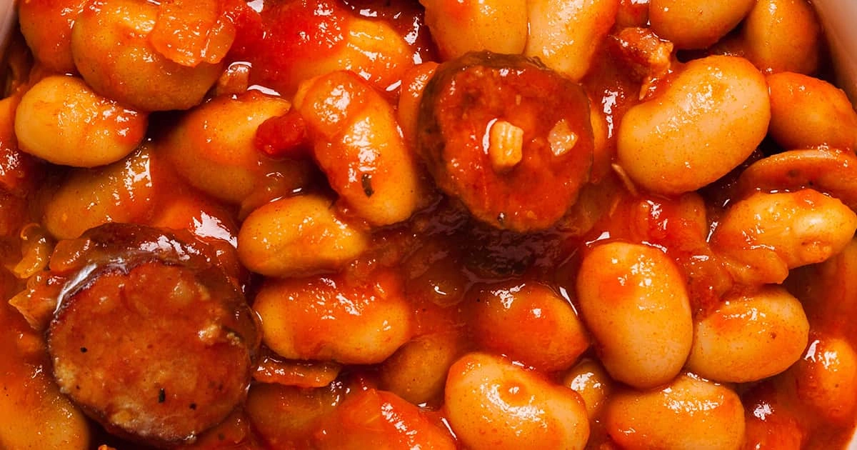 Czym doprawić fasolkę po bretońsku, by była aromatyczna