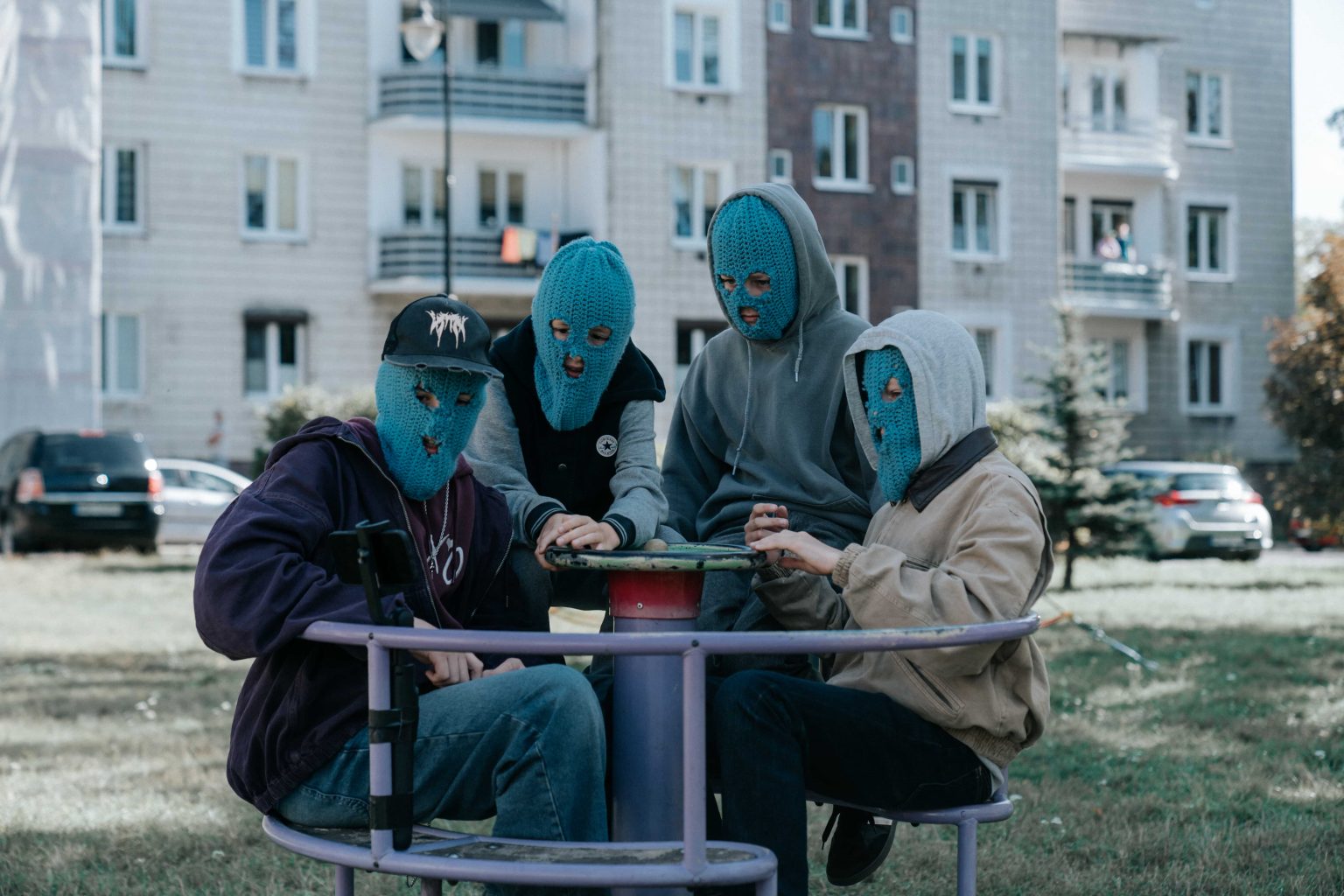 15 Najlepsze Filmy 2025 Roku, Których Nie Możesz Przegapić 15- Ministranci - polski thriller Piotra Domalewskiego