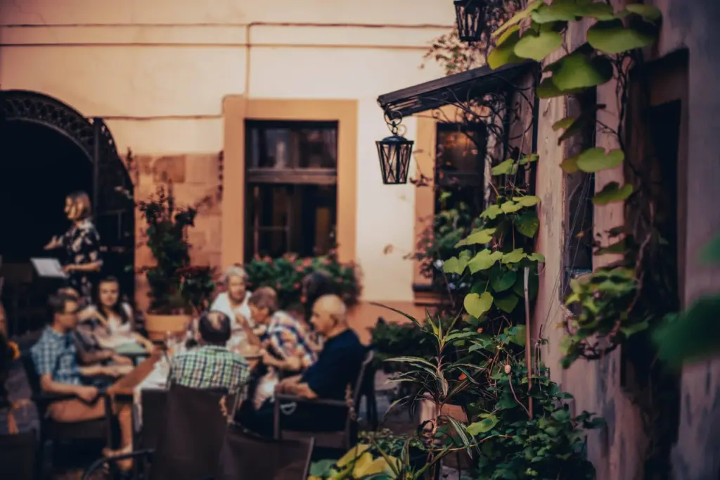 10 Najlepsze Restauracje Wrocław - Ranking 2026 Dwór Polski – Elegancka Restauracja Polska Wrocław