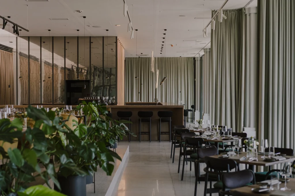 10 Najlepsze Restauracje Wrocław - Ranking 2026 Restauracja Tarasowa – Najlepsza Lokalizacja przy Hali Stulecia