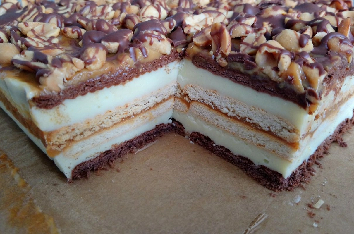 Ciasto Snickers bez pieczenia