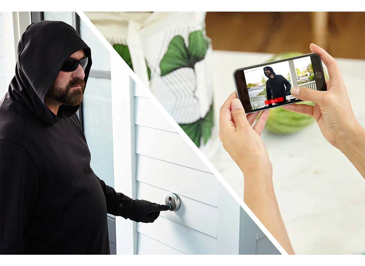 Ranking Kamer Zewnętrznych 2026: Zanim Wydasz Złotówkę, Przeczytaj To Person in black hoodie pressing doorbell captured by home security camera shown on smartphone screen.