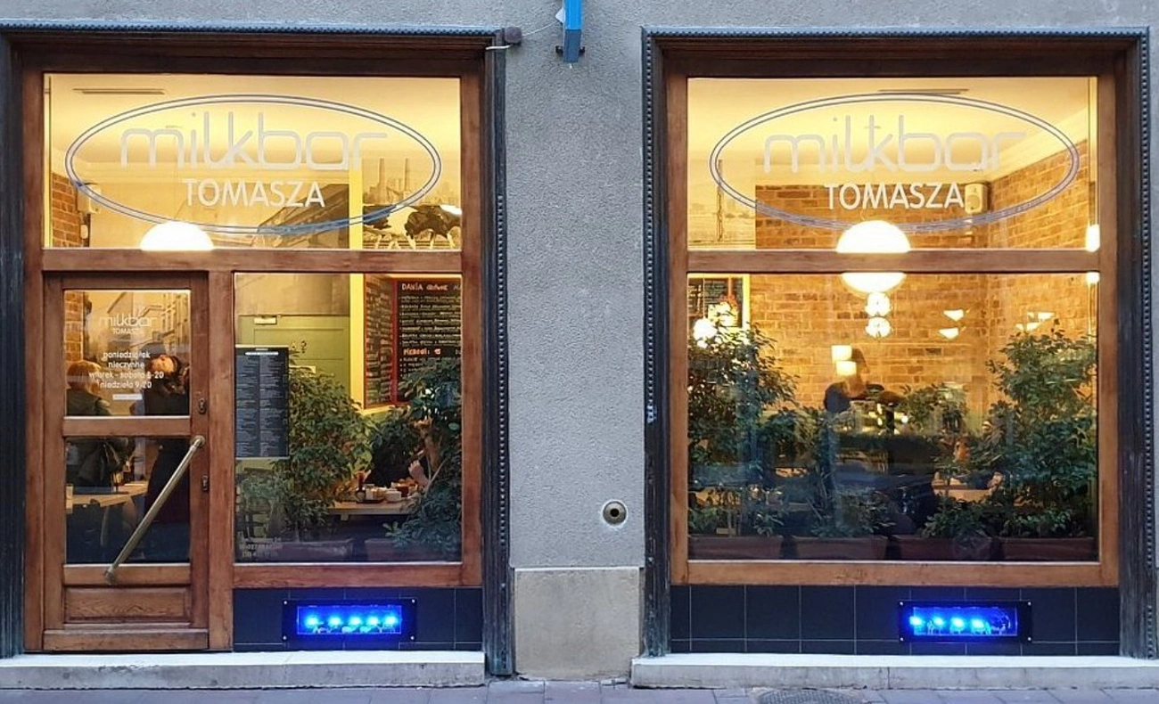 15 Najlepszych Kawiarni w Krakowie na 2026 rok Milkbar Tomasza – klasyka w centrum Krakowa