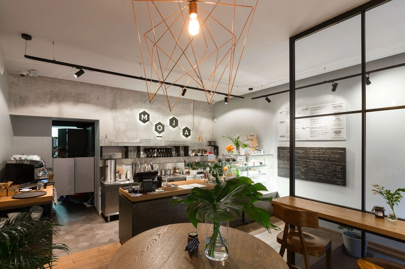 15 Najlepszych Kawiarni w Krakowie na 2026 rok Mo-ja Cafe & Bistro – dobra kawiarnia Kraków